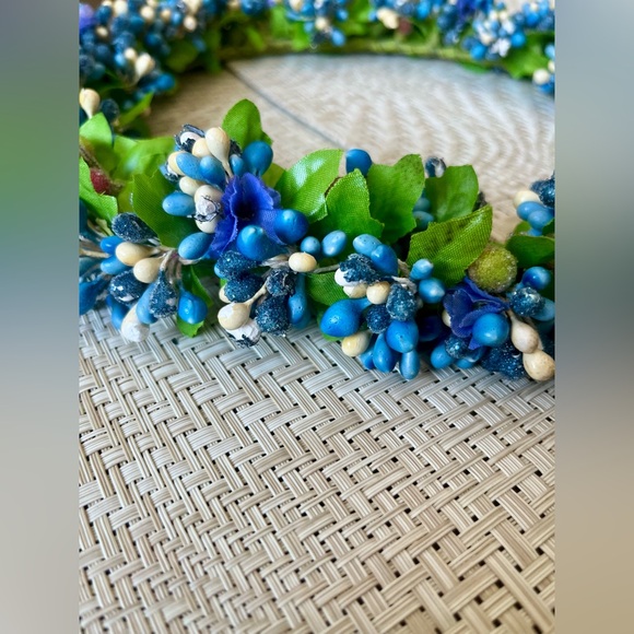 Valerie Parr Hill Pip Berry Wreath and Candle Ring - Picture 8 of 10